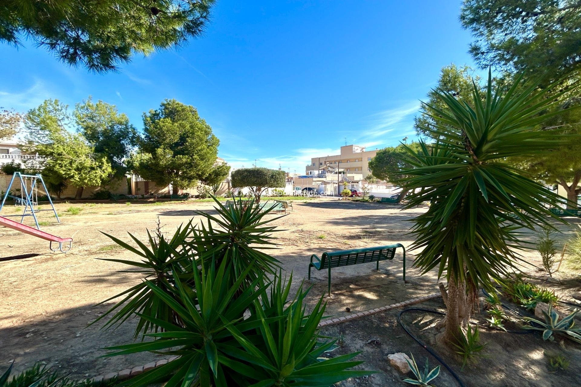 Resale - Bungalow -
Orihuela Costa - Lomas De Don Juan