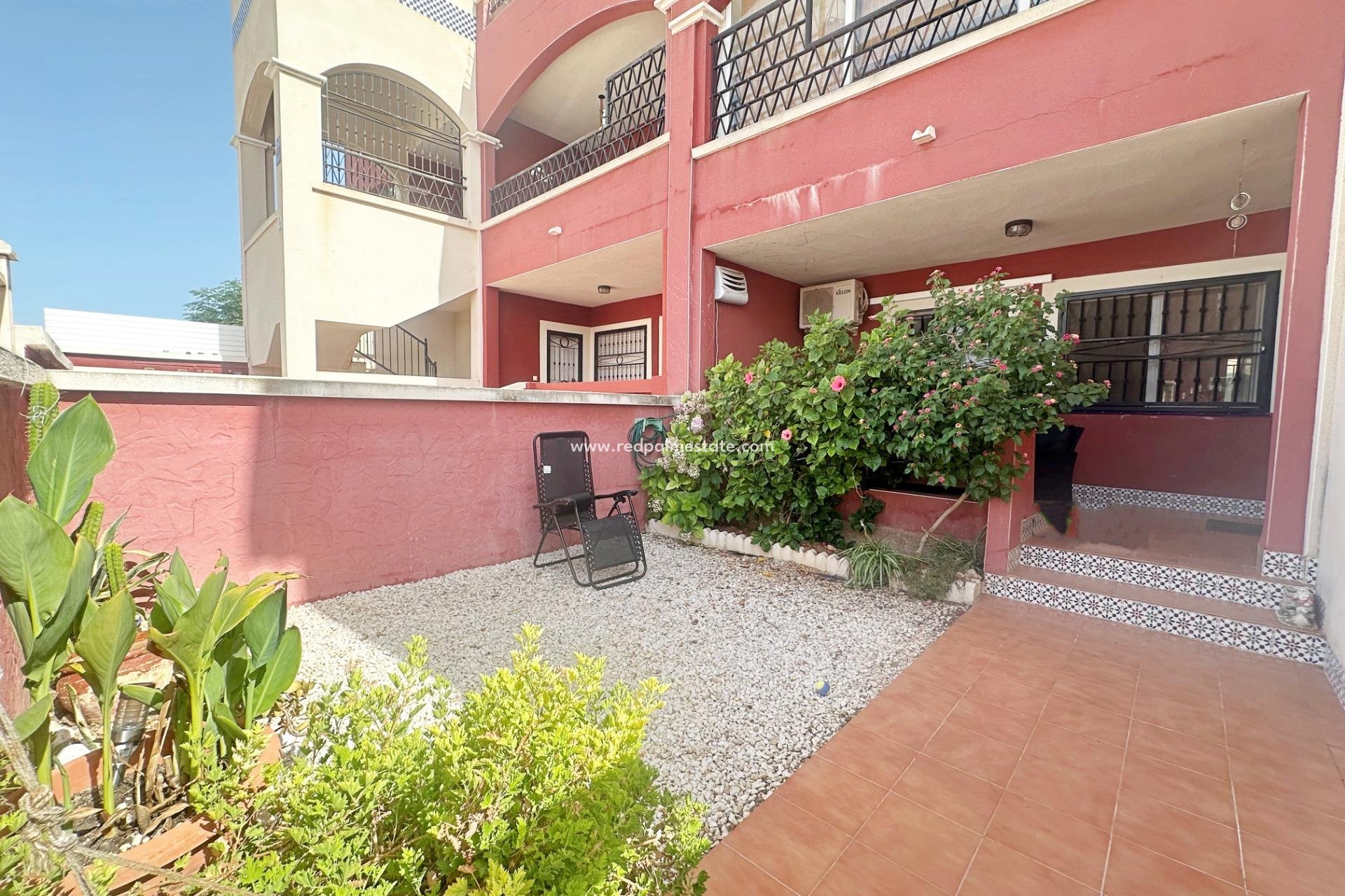 Resale - Bungalow -
Orihuela Costa - Los altos