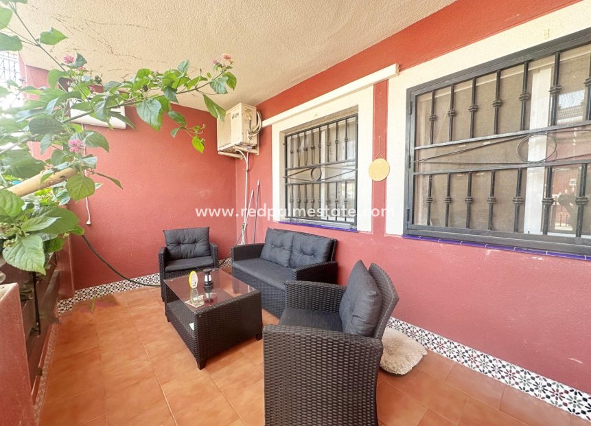 Resale - Bungalow -
Orihuela Costa - Los altos