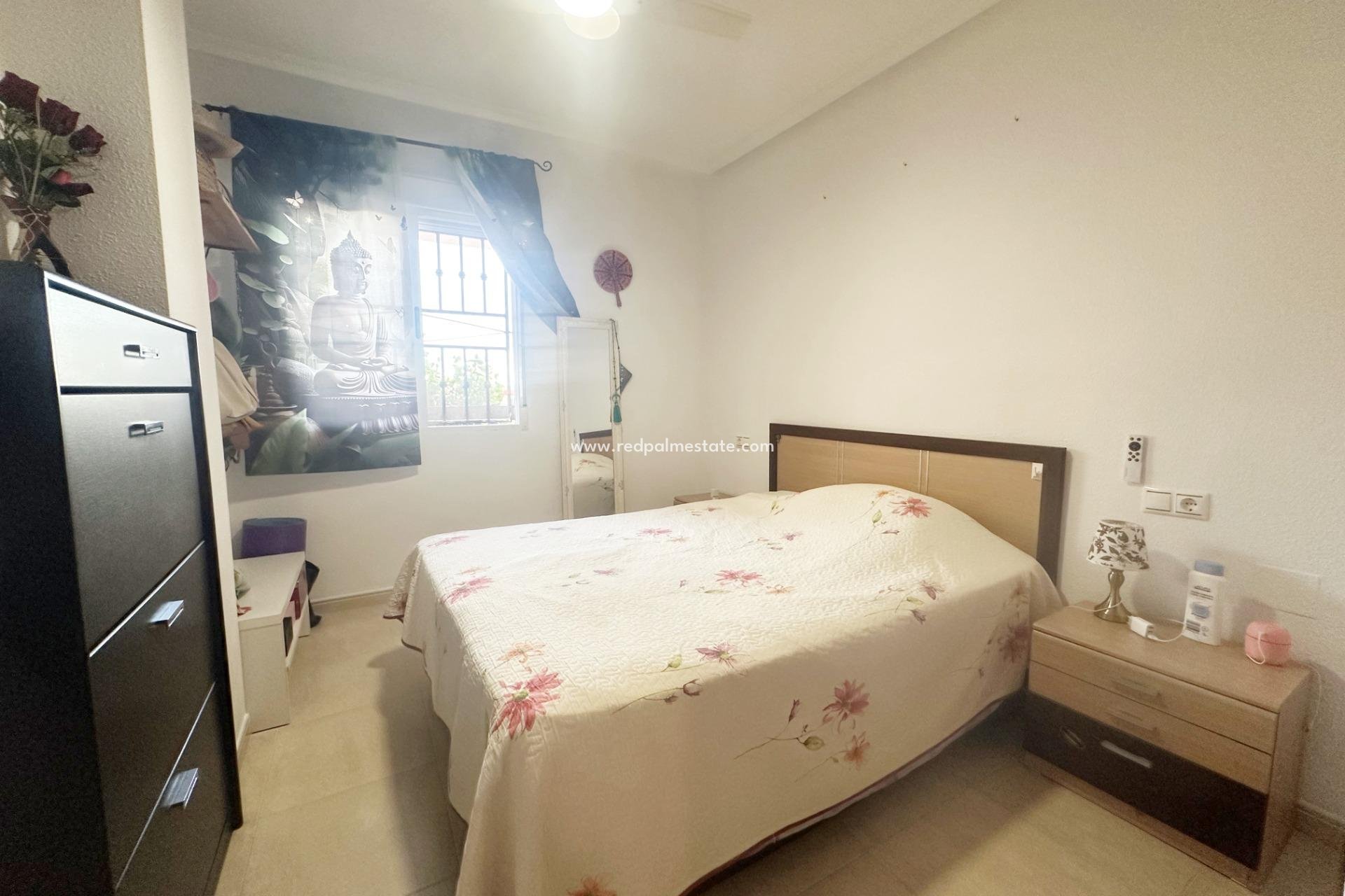 Resale - Bungalow -
Orihuela Costa - Los altos