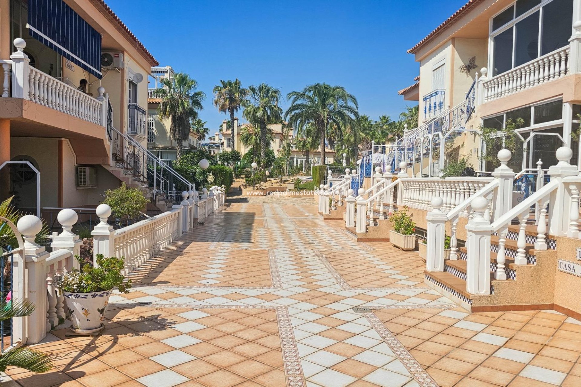 Resale - Bungalow -
Orihuela Costa - Los altos