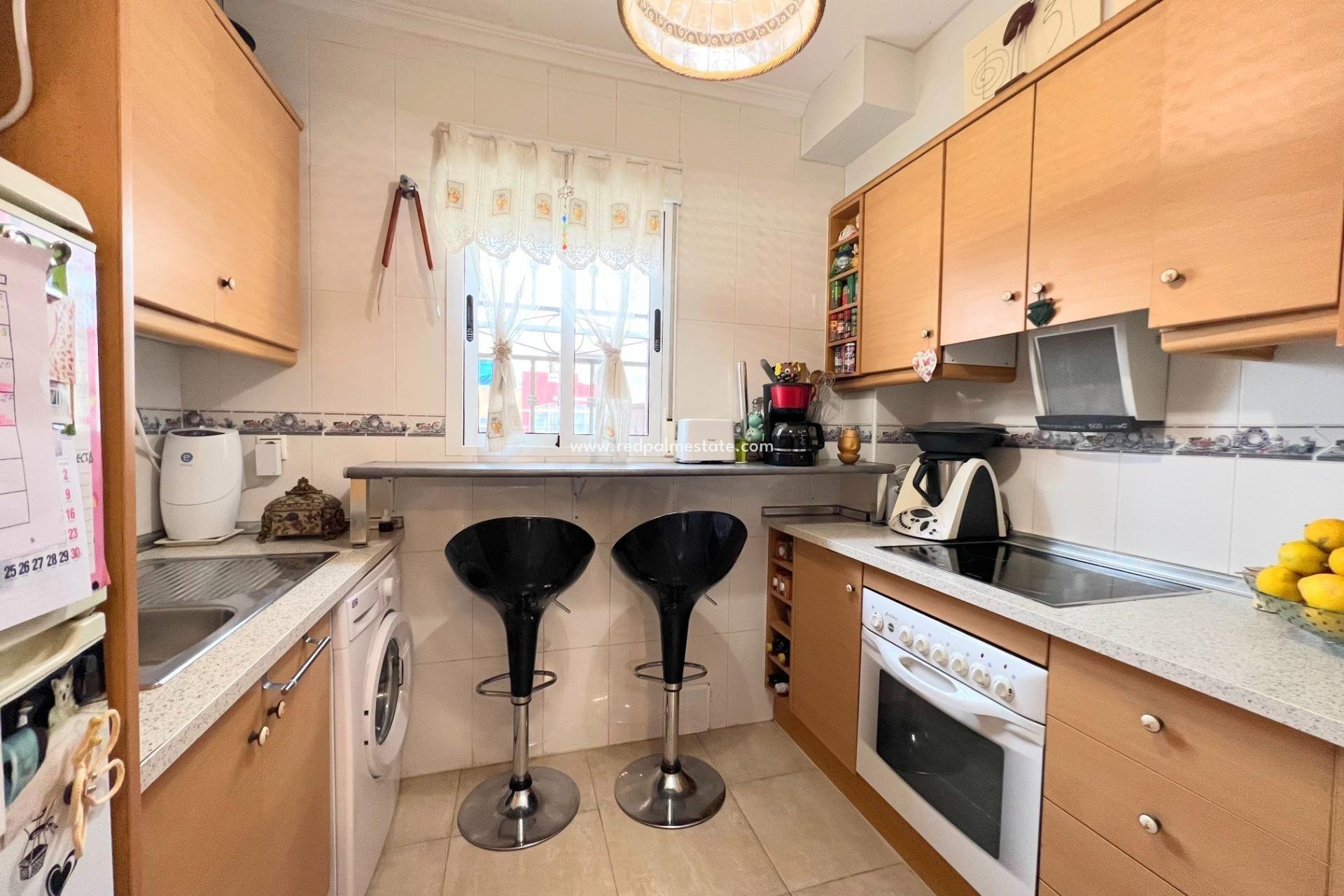 Resale - Bungalow -
Orihuela Costa - Los balcones