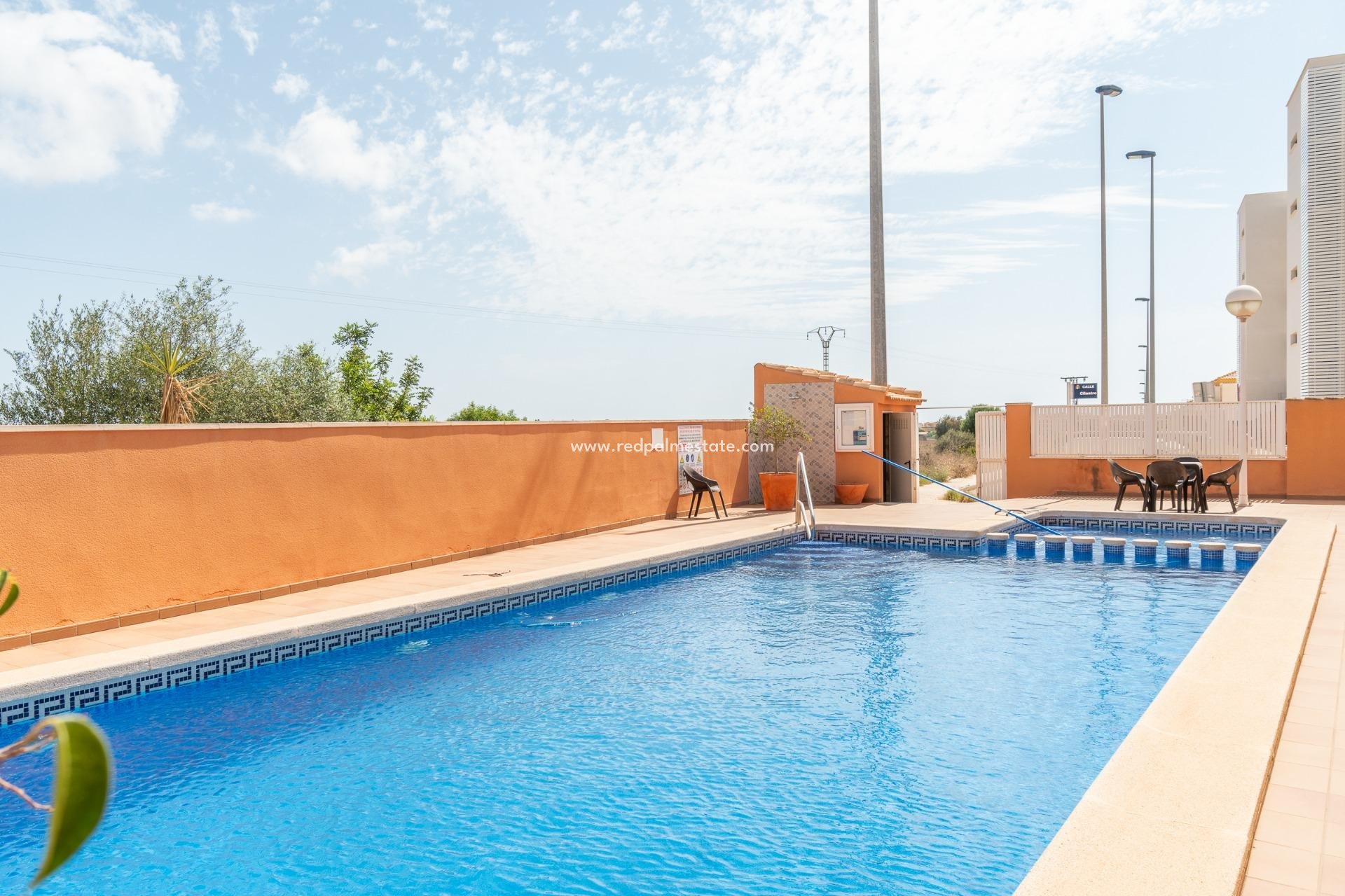 Resale - Bungalow -
Orihuela Costa - Los Dolses