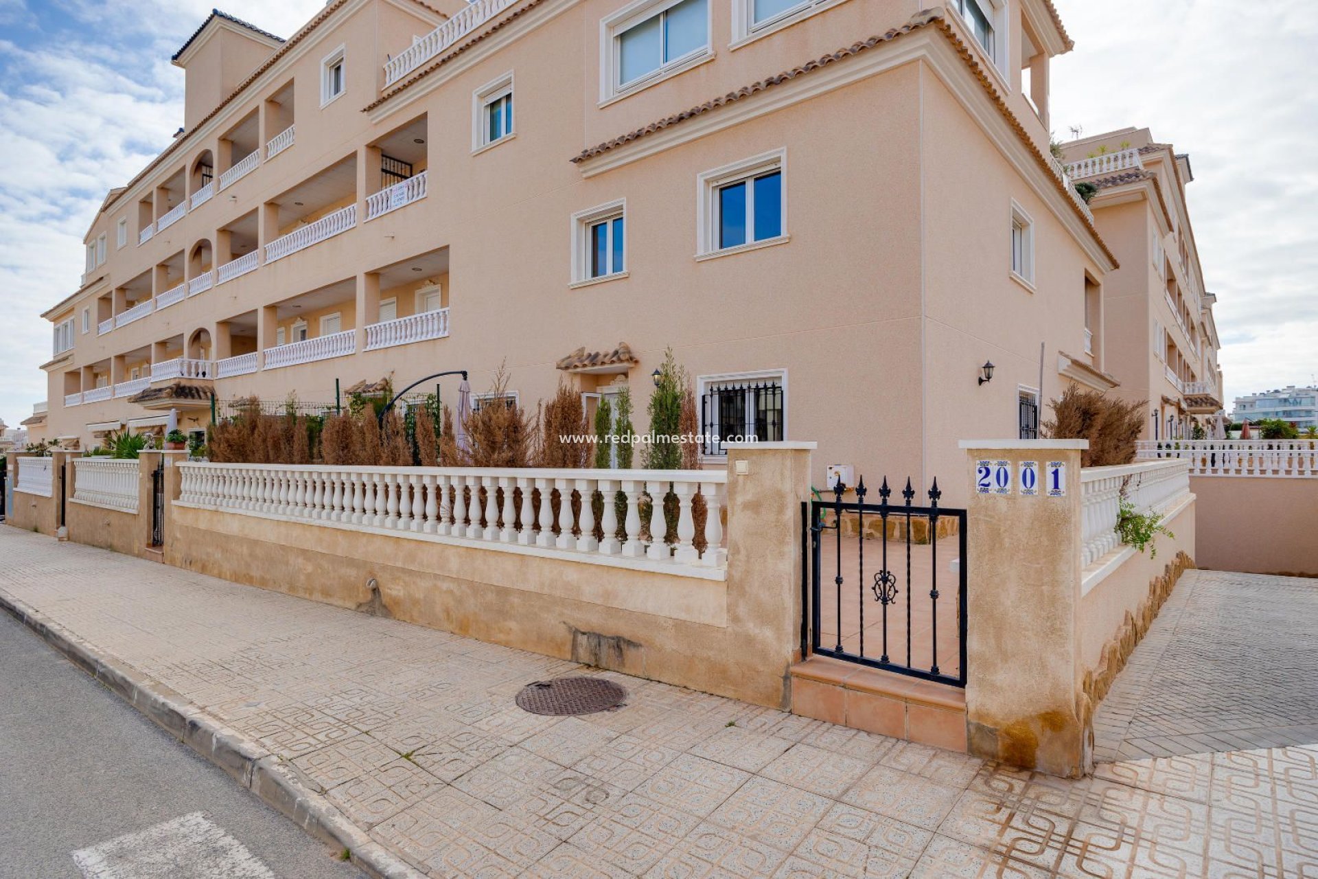 Resale - Bungalow -
Orihuela Costa - Los dolses