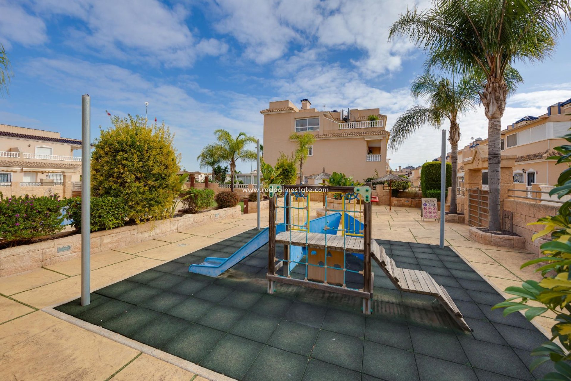 Resale - Bungalow -
Orihuela Costa - Los dolses