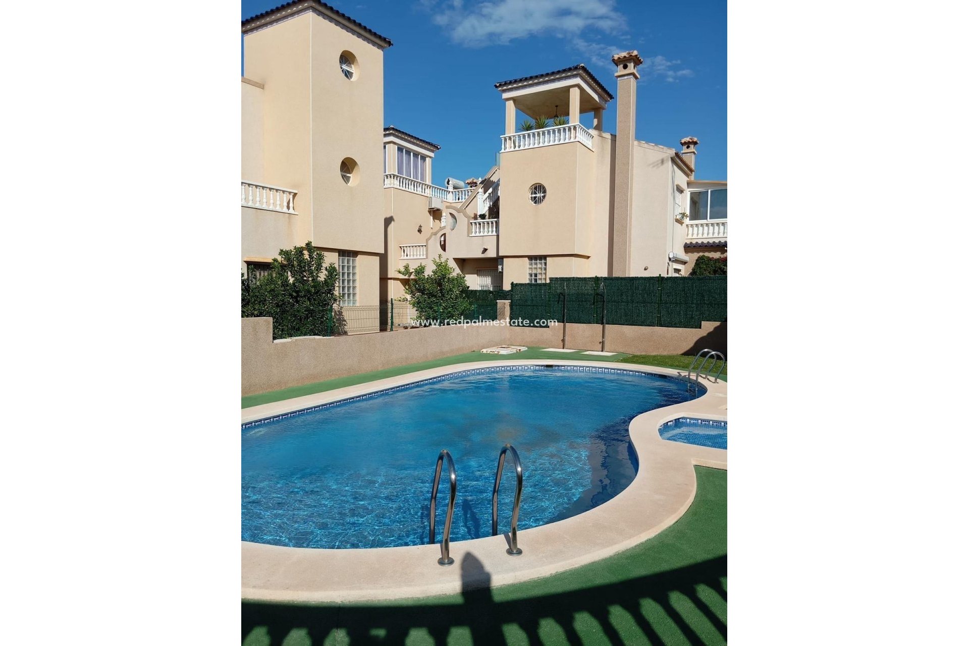 Resale - Bungalow -
Orihuela Costa - PAU 26