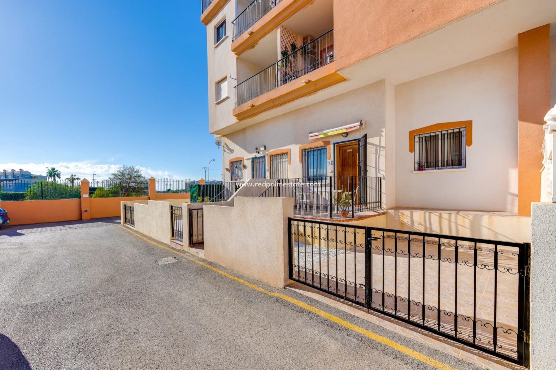 Resale - Bungalow -
Orihuela Costa - Playa Flamenca