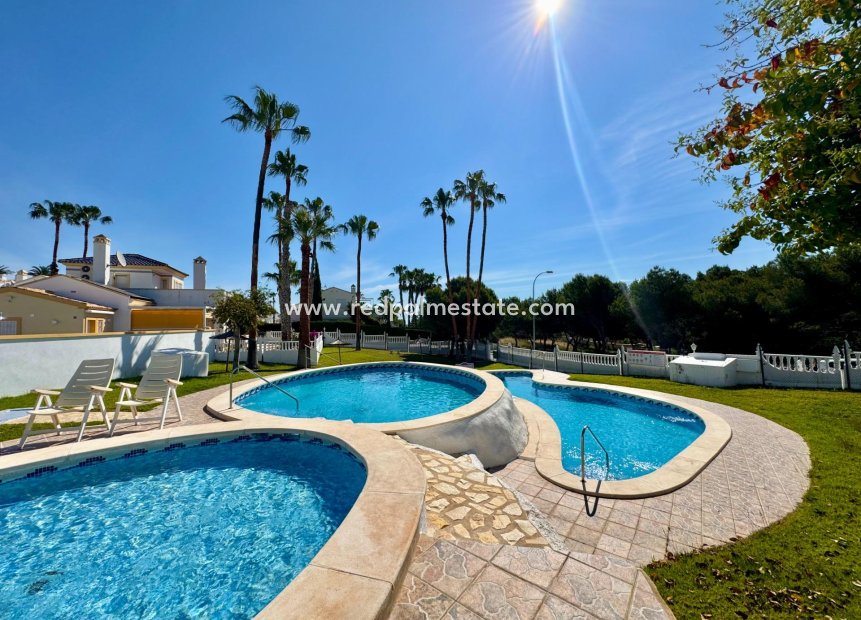 Resale - Bungalow -
Orihuela Costa - Villamartín