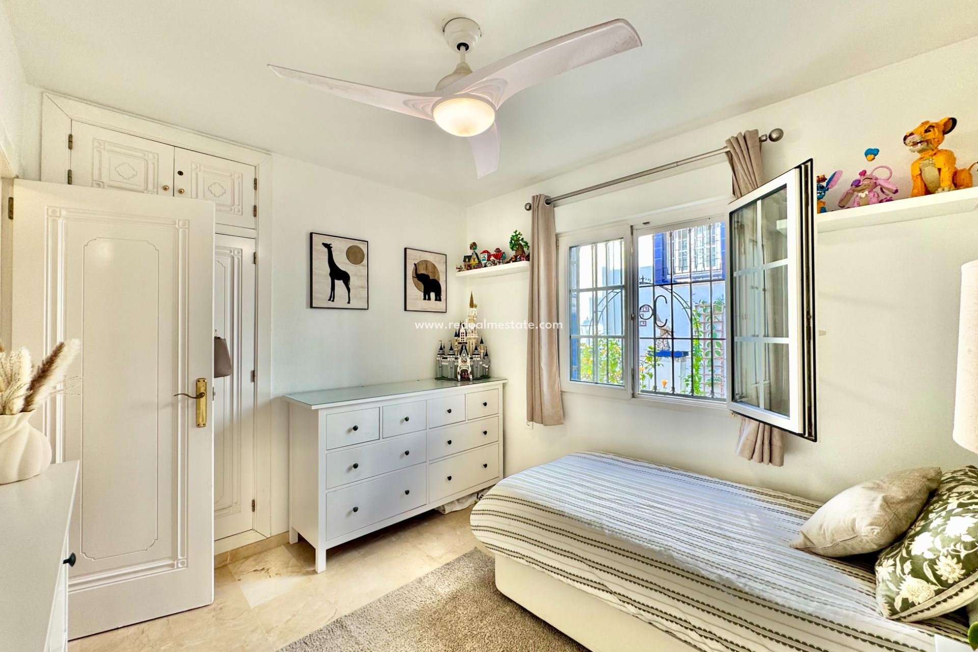 Resale - Bungalow -
Orihuela Costa - Villamartín