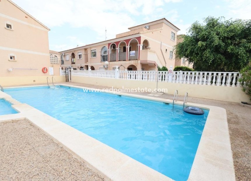 Resale - Bungalow -
Orihuela Costa