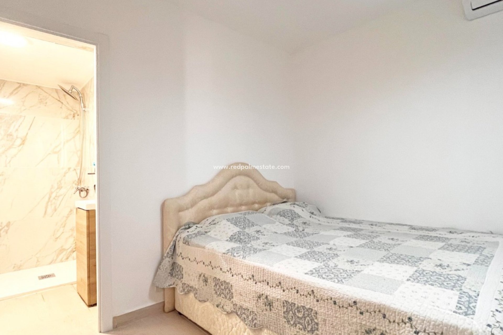 Resale - Bungalow -
Orihuela Costa