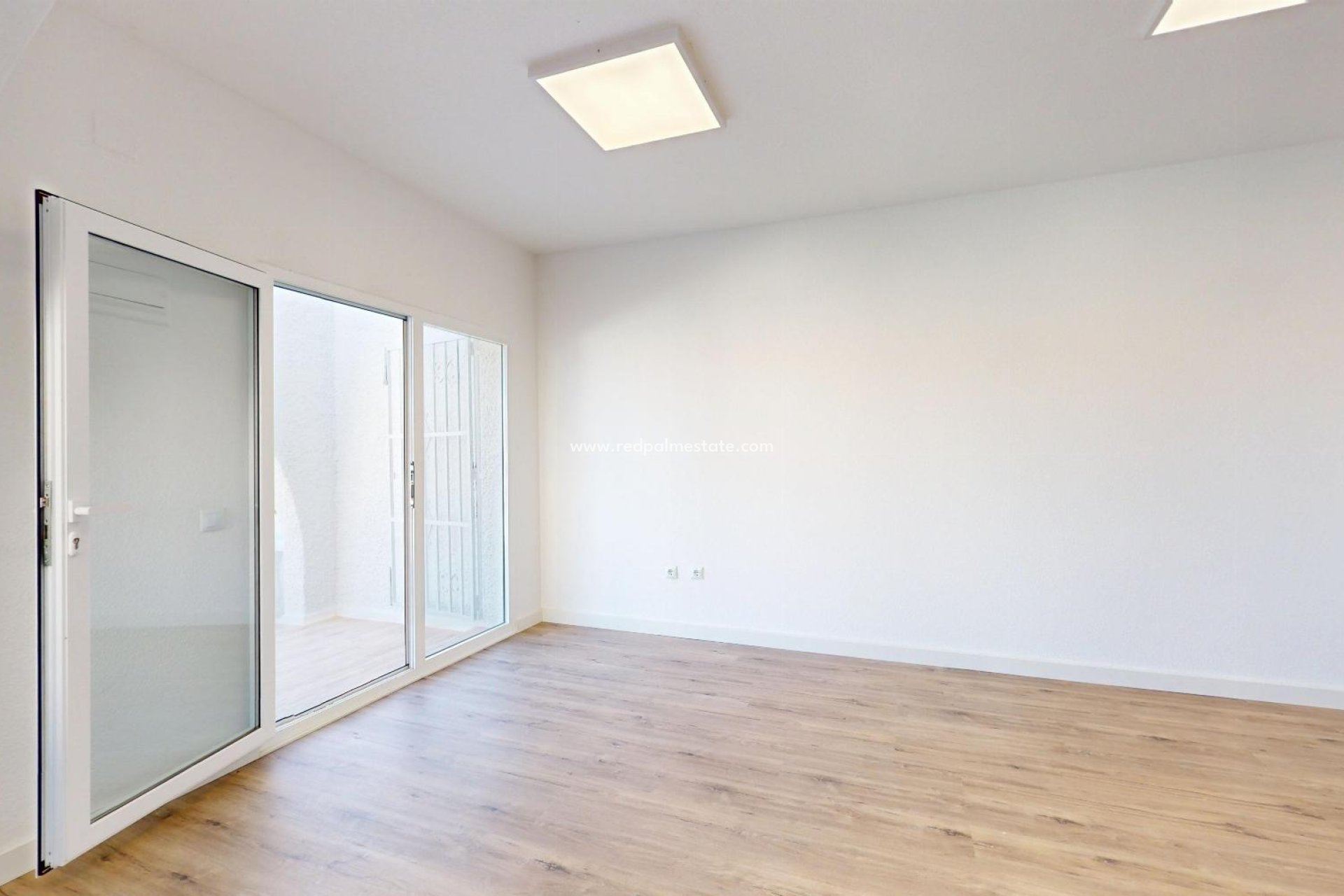 Resale - Bungalow -
Orihuela Costa