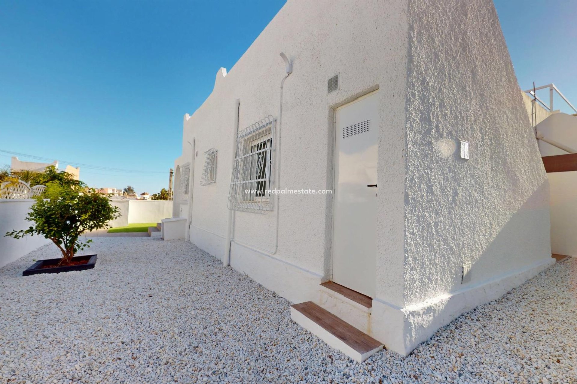 Resale - Bungalow -
Orihuela Costa