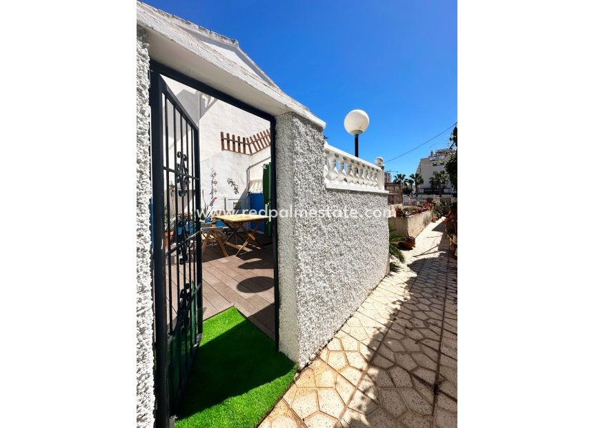 Resale - Bungalow -
Orihuela Costa