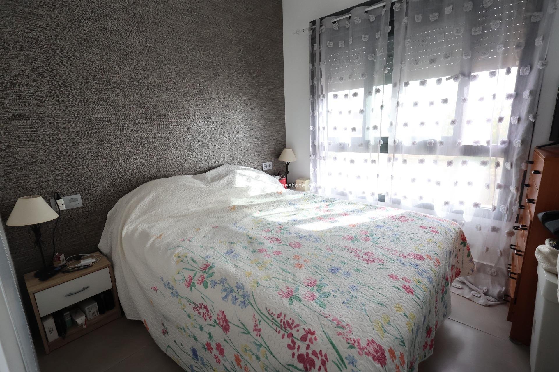 Resale - Bungalow -
Pilar de la Horadada - Costa Blanca