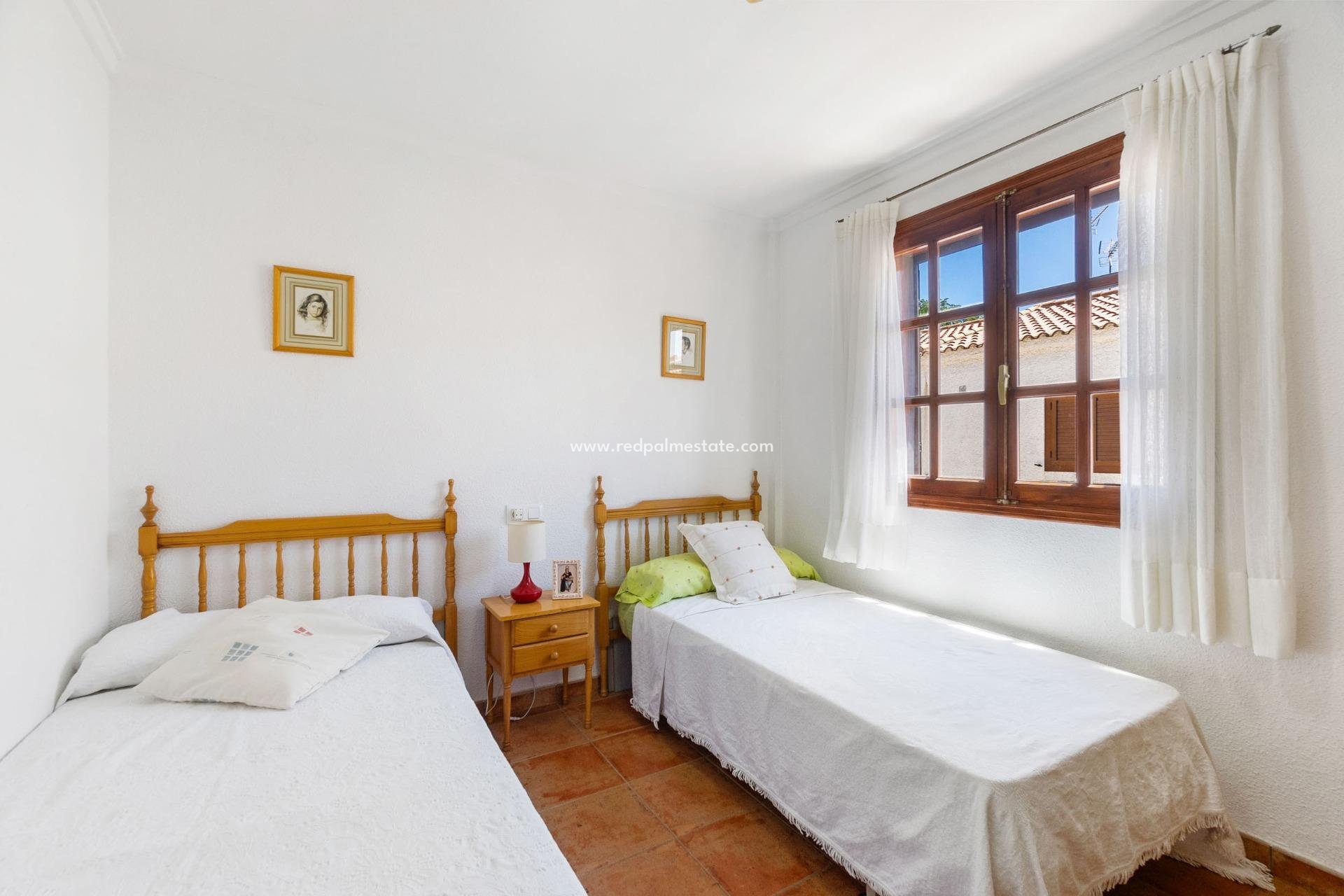 Resale - Bungalow -
Pilar de la Horadada - Mil Palmeras