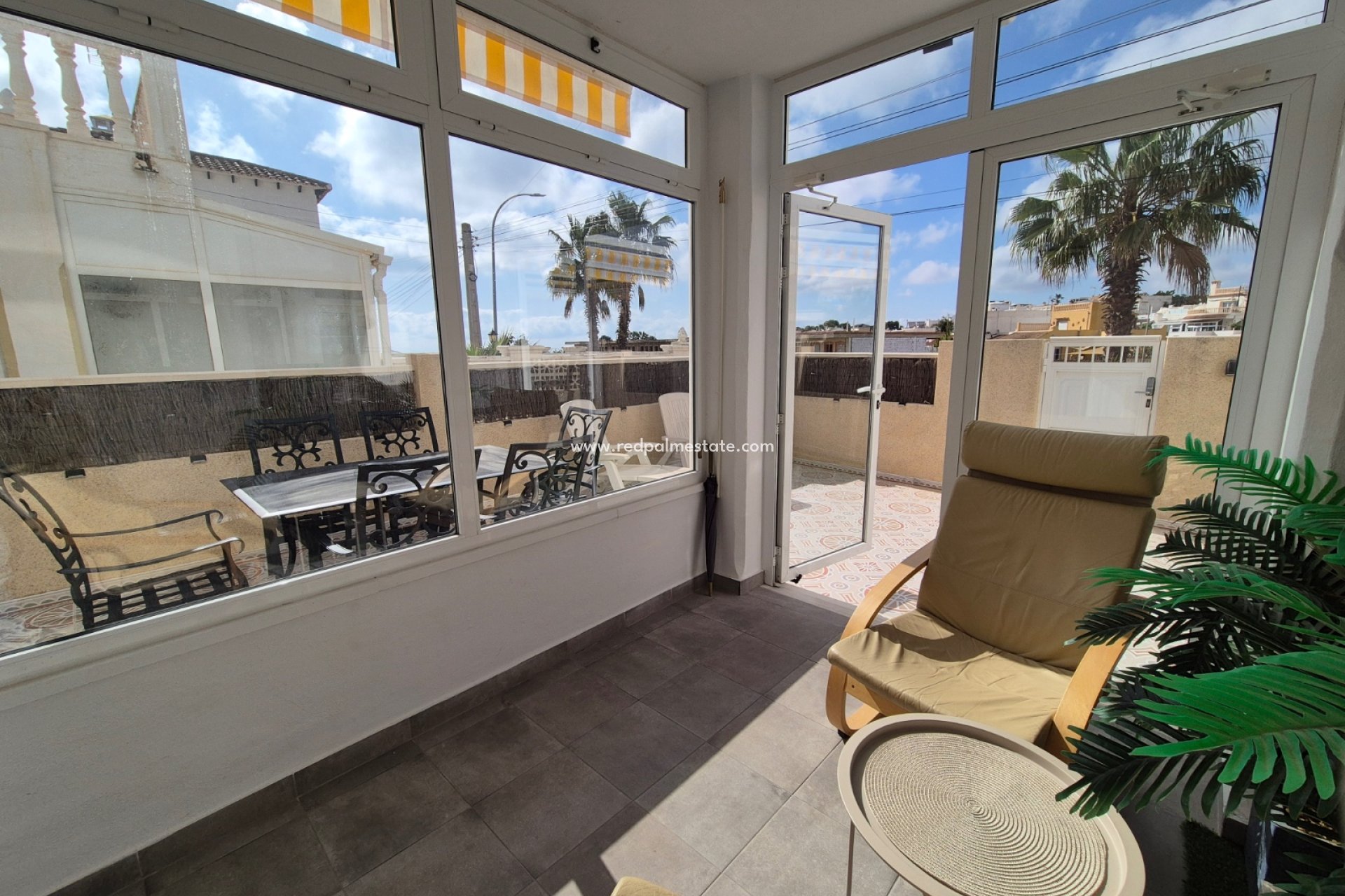 Resale - Bungalow -
San Miguel de Salinas - Inland