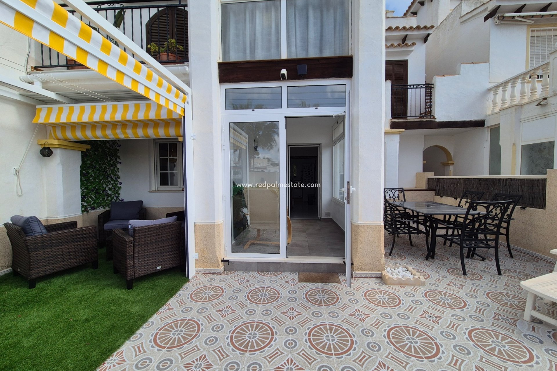 Resale - Bungalow -
San Miguel de Salinas - Inland