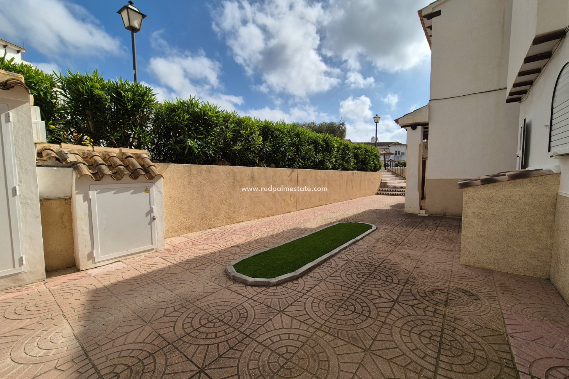 Resale - Bungalow -
San Miguel de Salinas - Inland