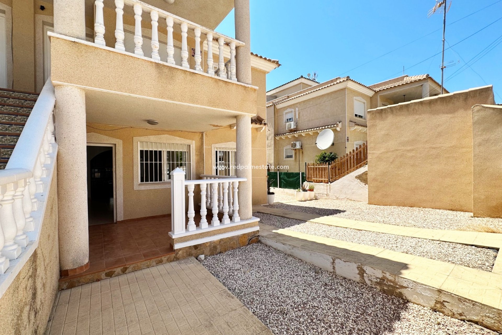 Resale - Bungalow -
San Miguel de Salinas - Inland