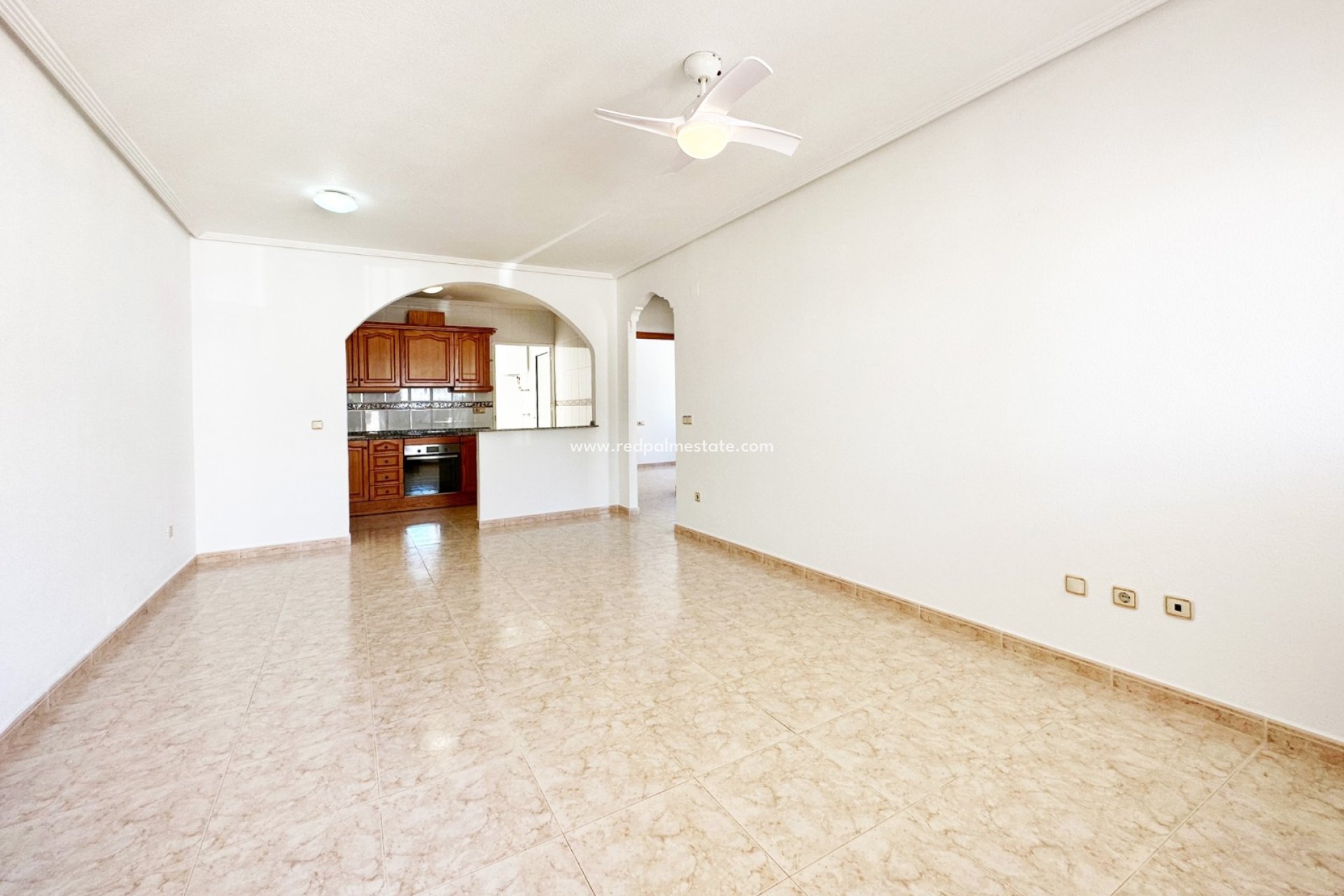 Resale - Bungalow -
San Miguel de Salinas - Inland