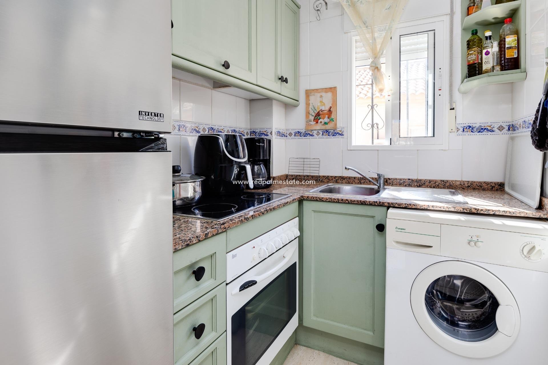 Resale - Bungalow -
Torrevieja - Aguas Nueva