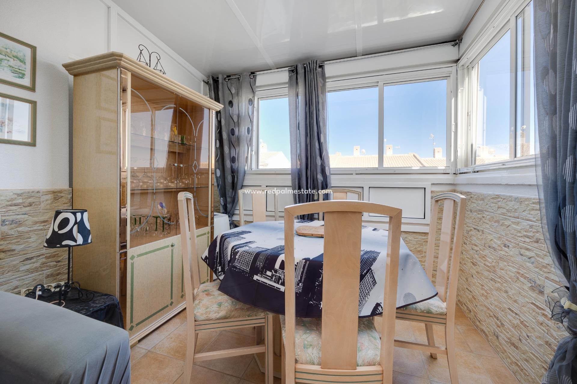 Resale - Bungalow -
Torrevieja - Aguas Nueva