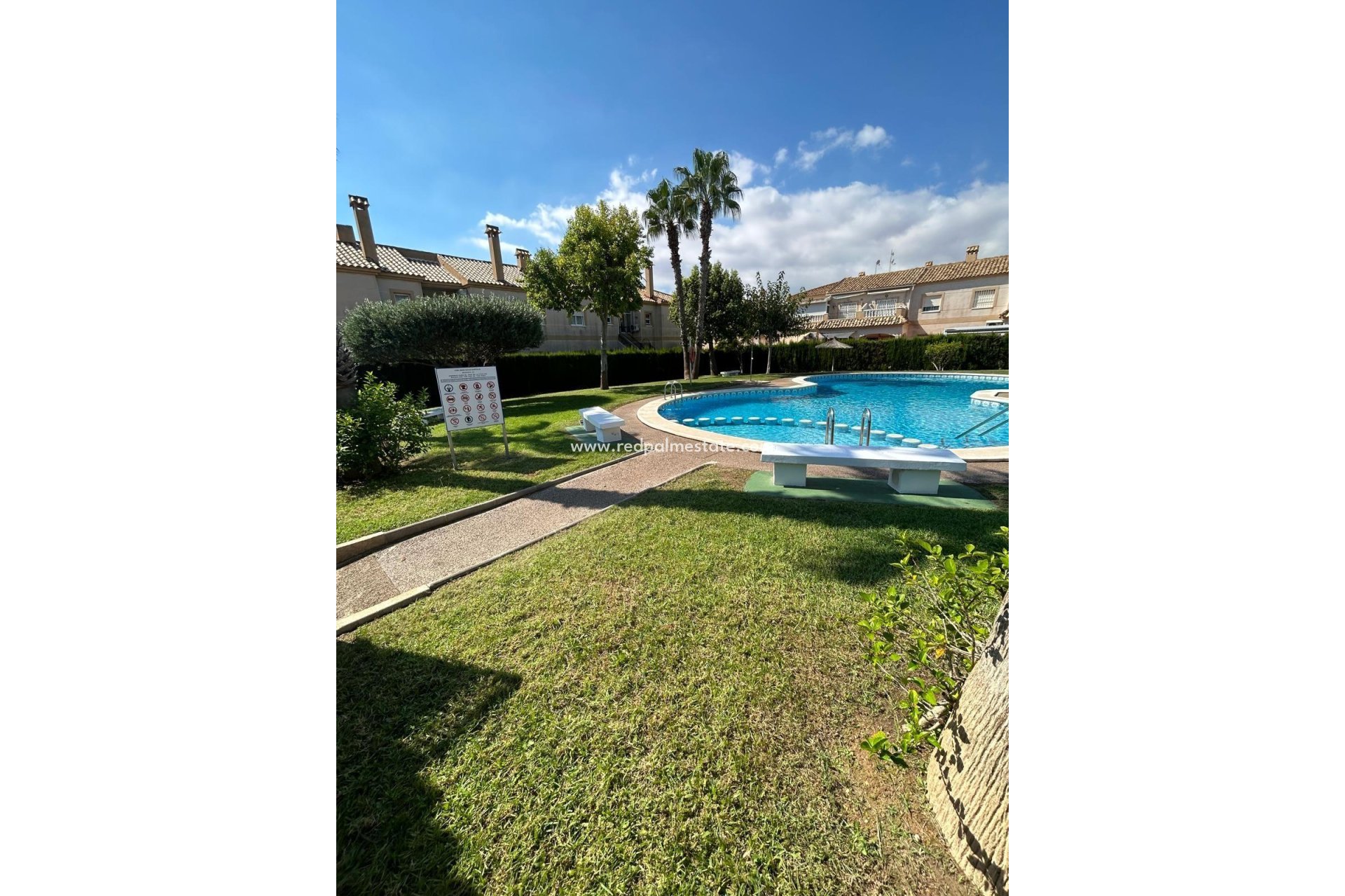 Resale - Bungalow -
Torrevieja - Aguas Nueva