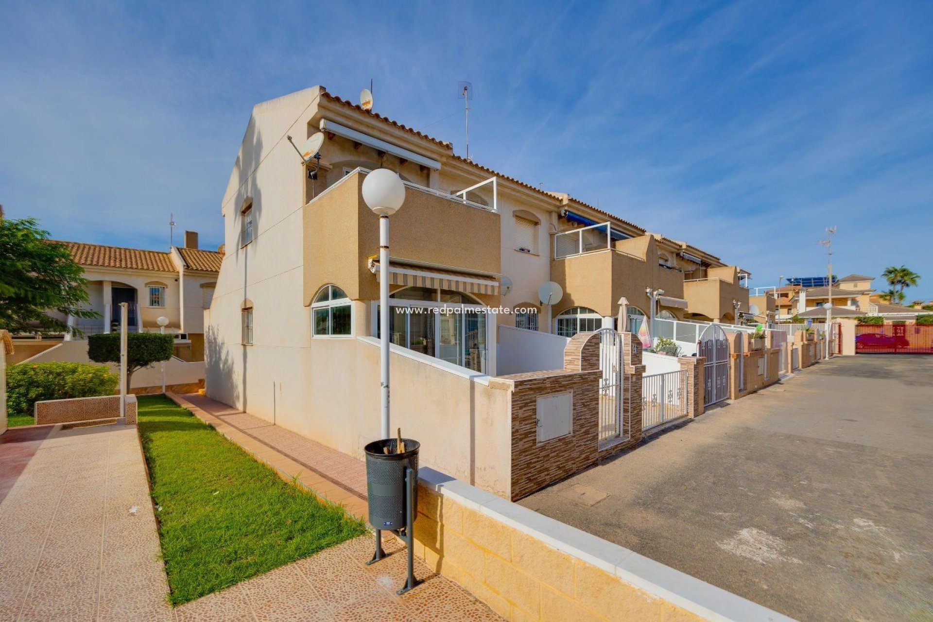 Resale - Bungalow -
Torrevieja - Aguas Nueva