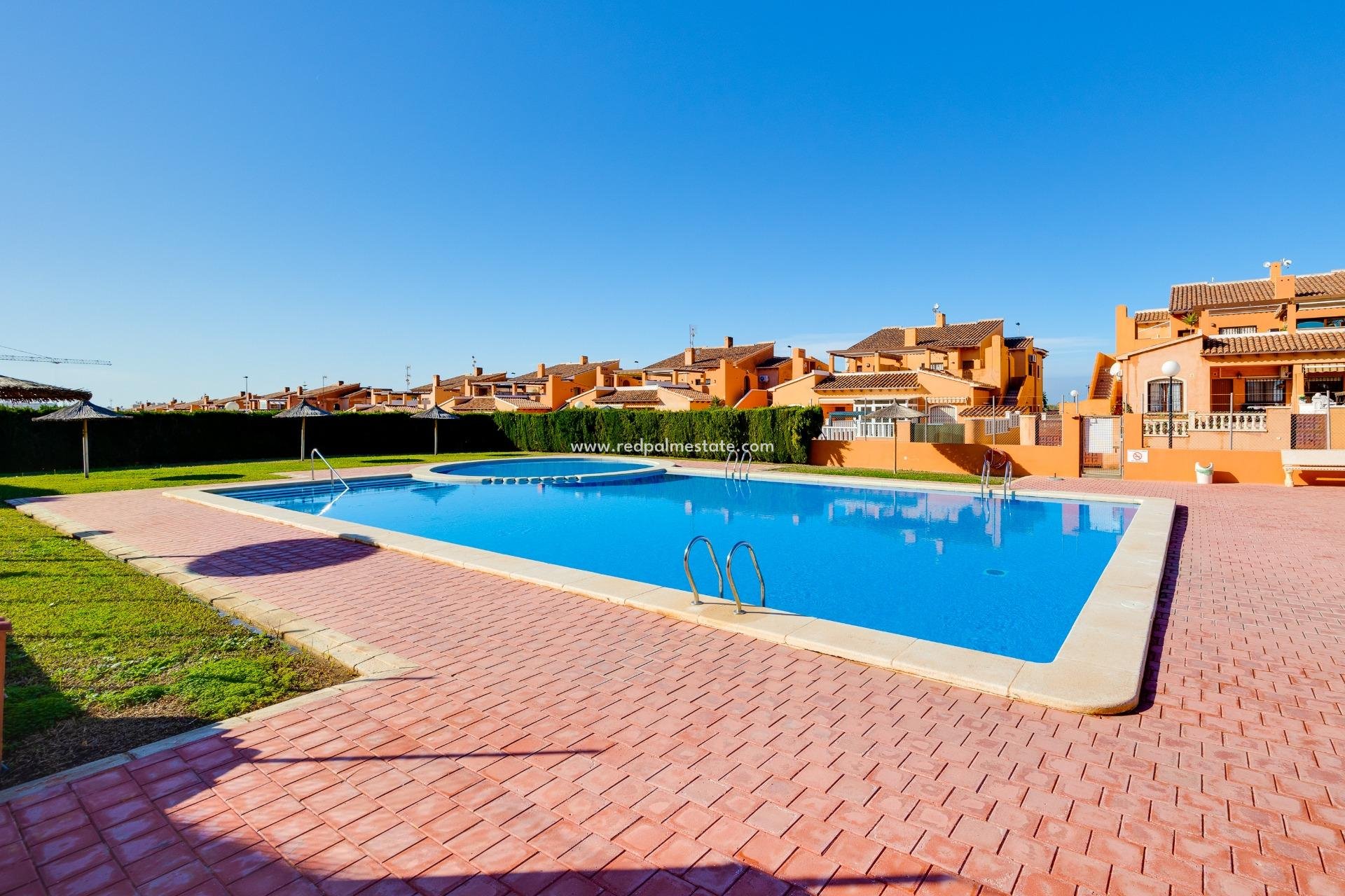 Resale - Bungalow -
Torrevieja - Aguas Nueva
