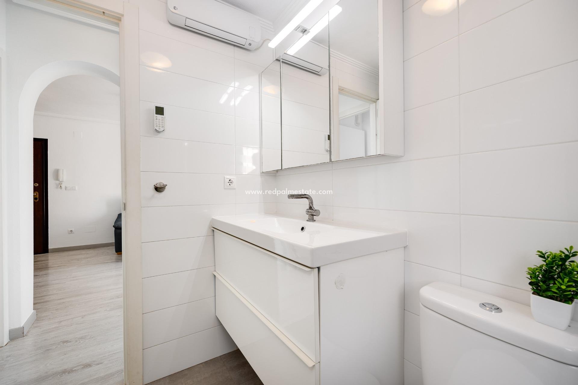 Resale - Bungalow -
Torrevieja - Aguas Nueva