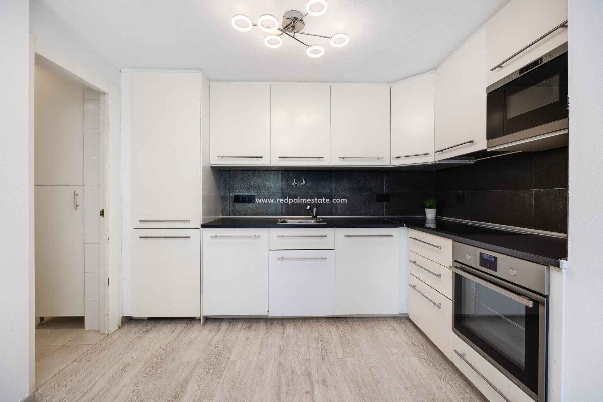 Resale - Bungalow -
Torrevieja - Aguas Nueva