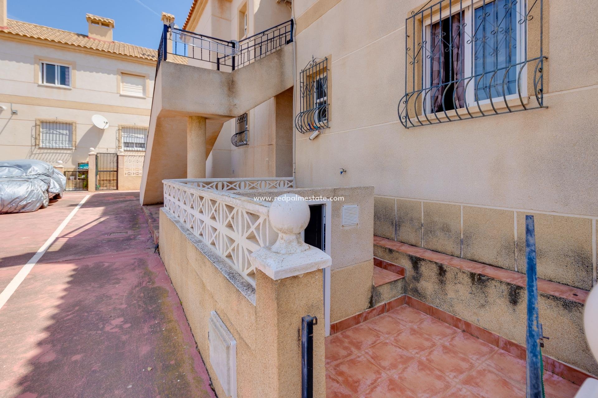 Resale - Bungalow -
Torrevieja - Aguas Nueva