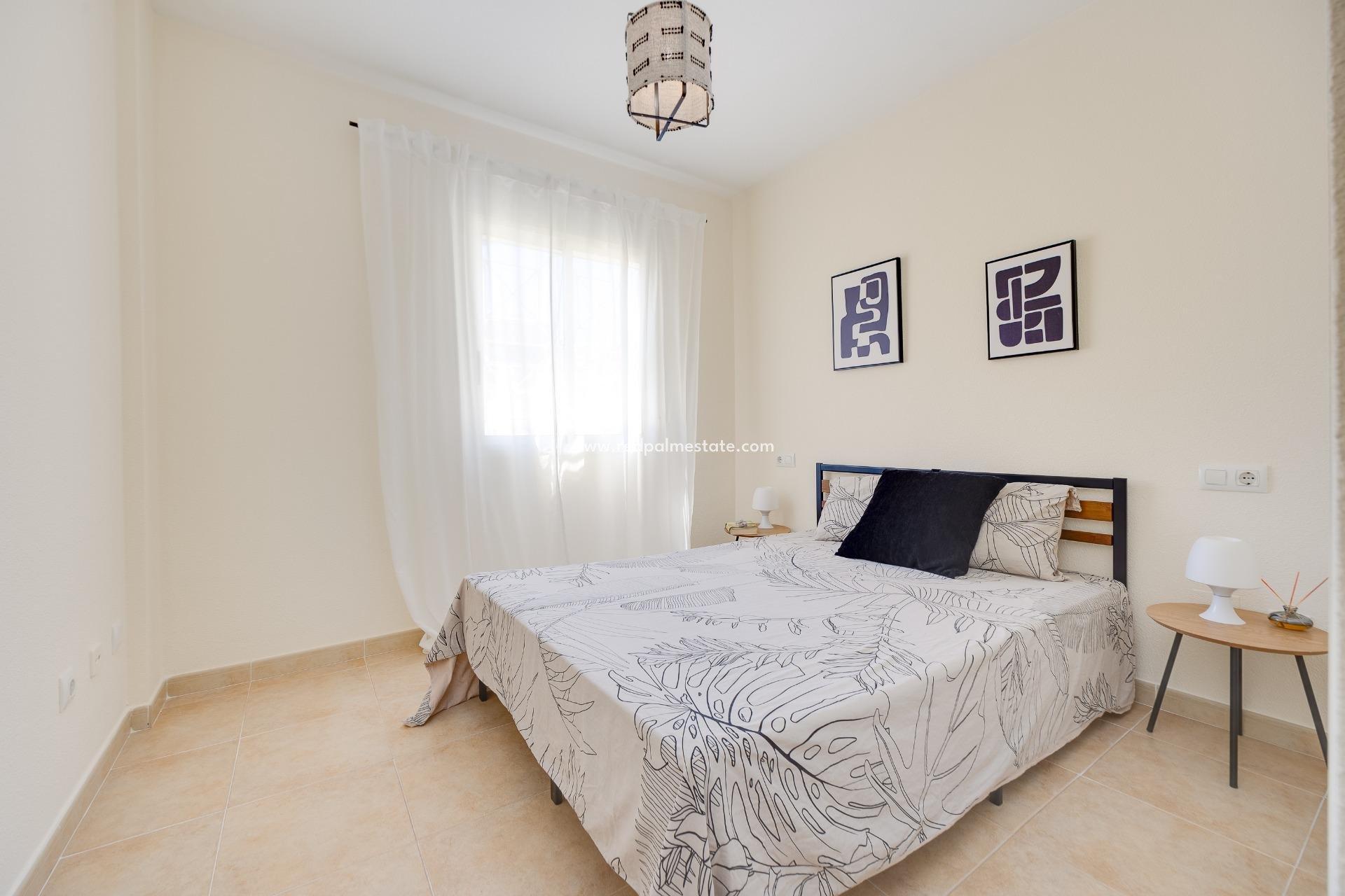 Resale - Bungalow -
Torrevieja - Aguas Nueva