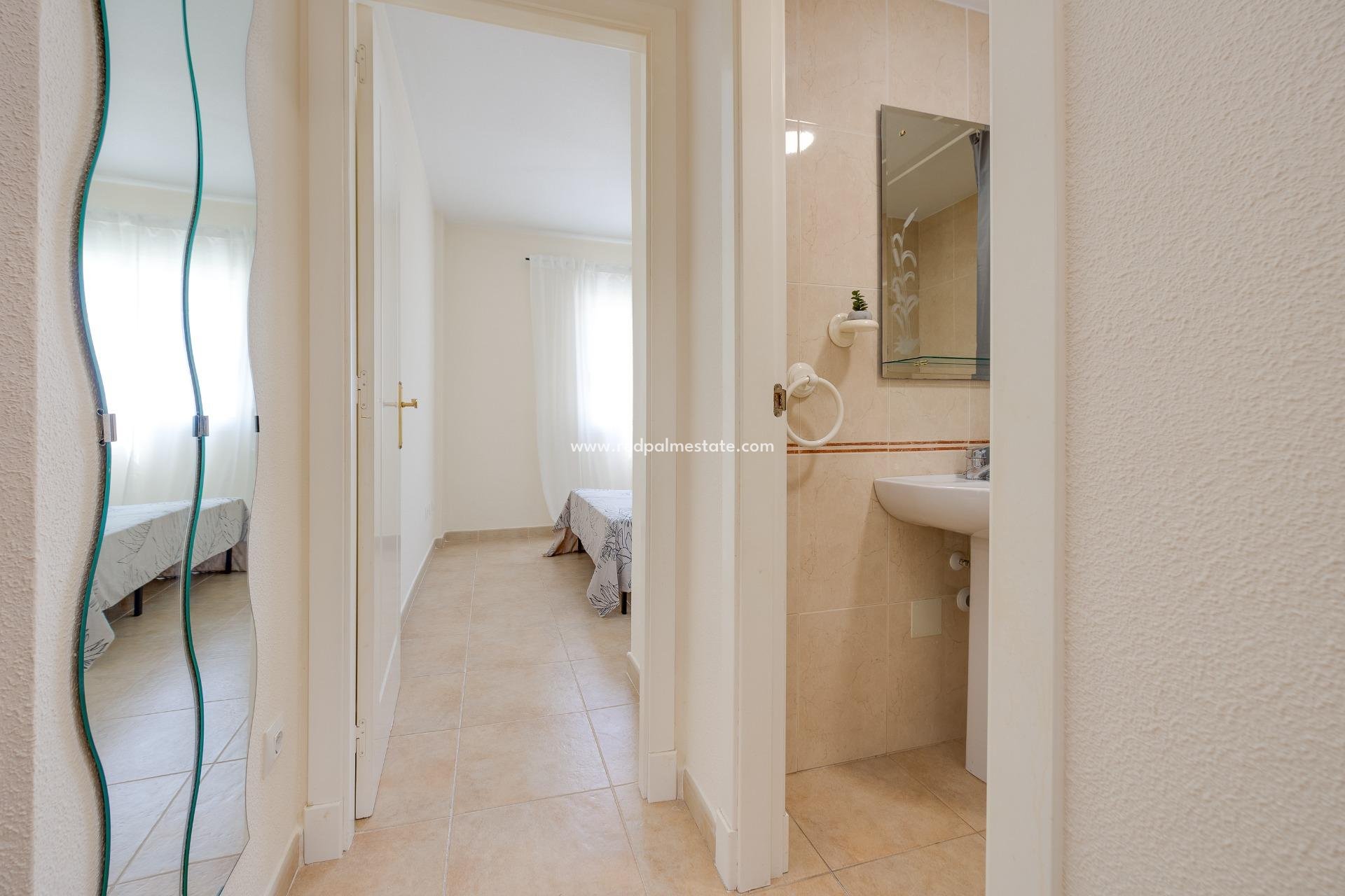 Resale - Bungalow -
Torrevieja - Aguas Nueva