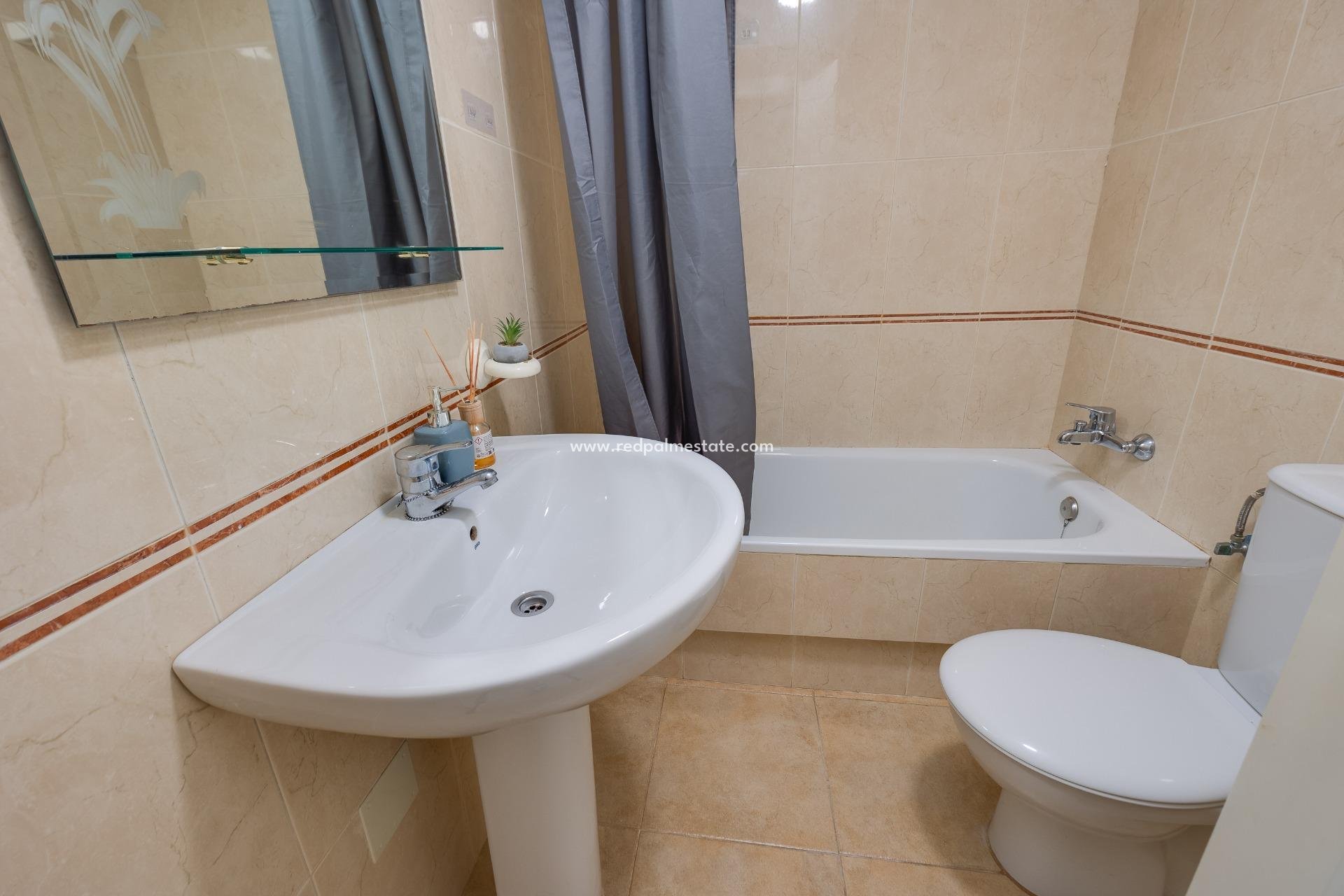 Resale - Bungalow -
Torrevieja - Aguas Nueva