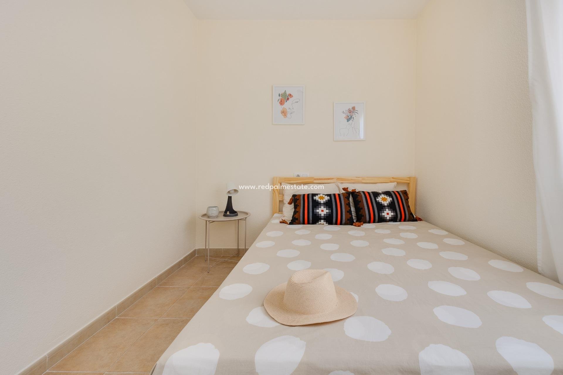 Resale - Bungalow -
Torrevieja - Aguas Nueva