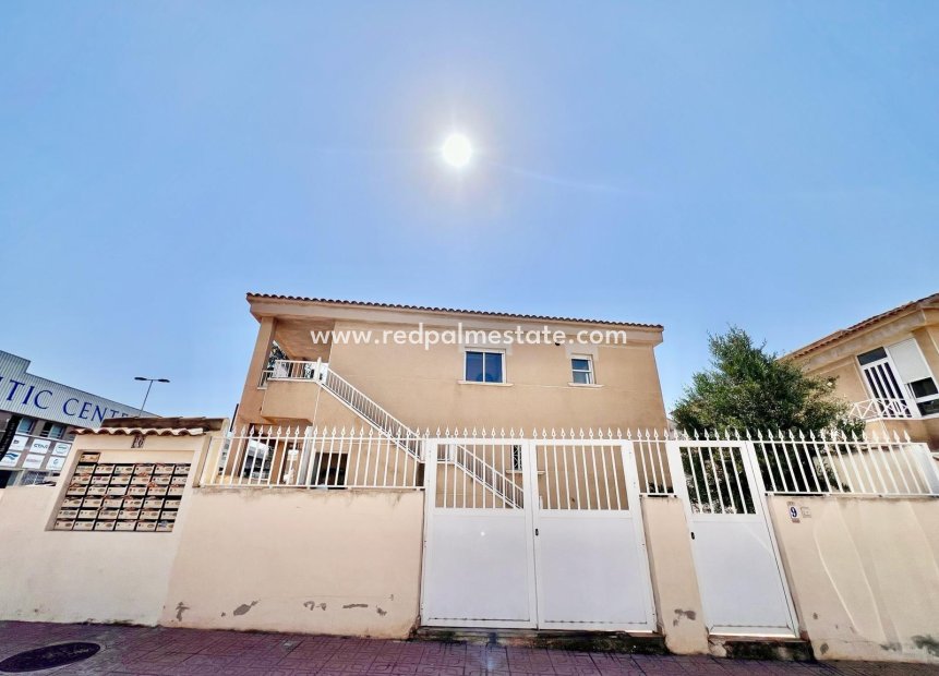 Resale - Bungalow -
Torrevieja - Centro Torrevieja