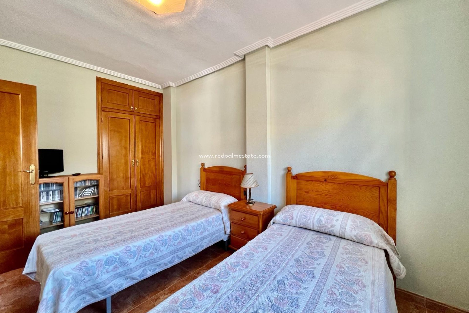 Resale - Bungalow -
Torrevieja - Centro Torrevieja