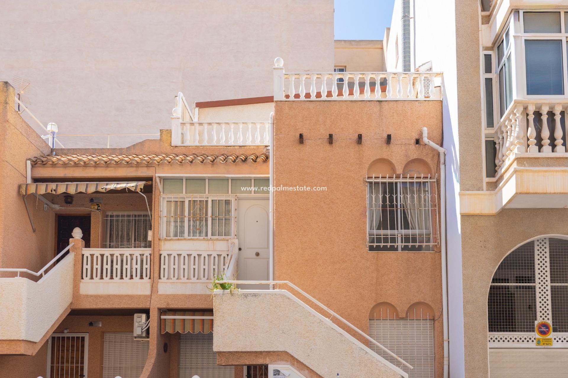 Resale - Bungalow -
Torrevieja - Centro Torrevieja