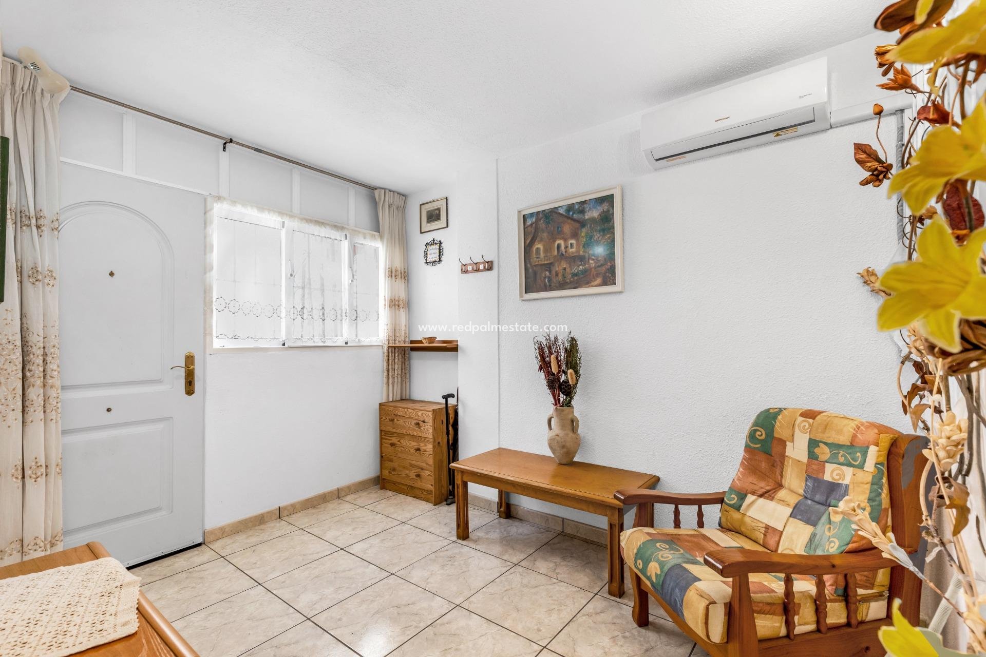Resale - Bungalow -
Torrevieja - Centro Torrevieja