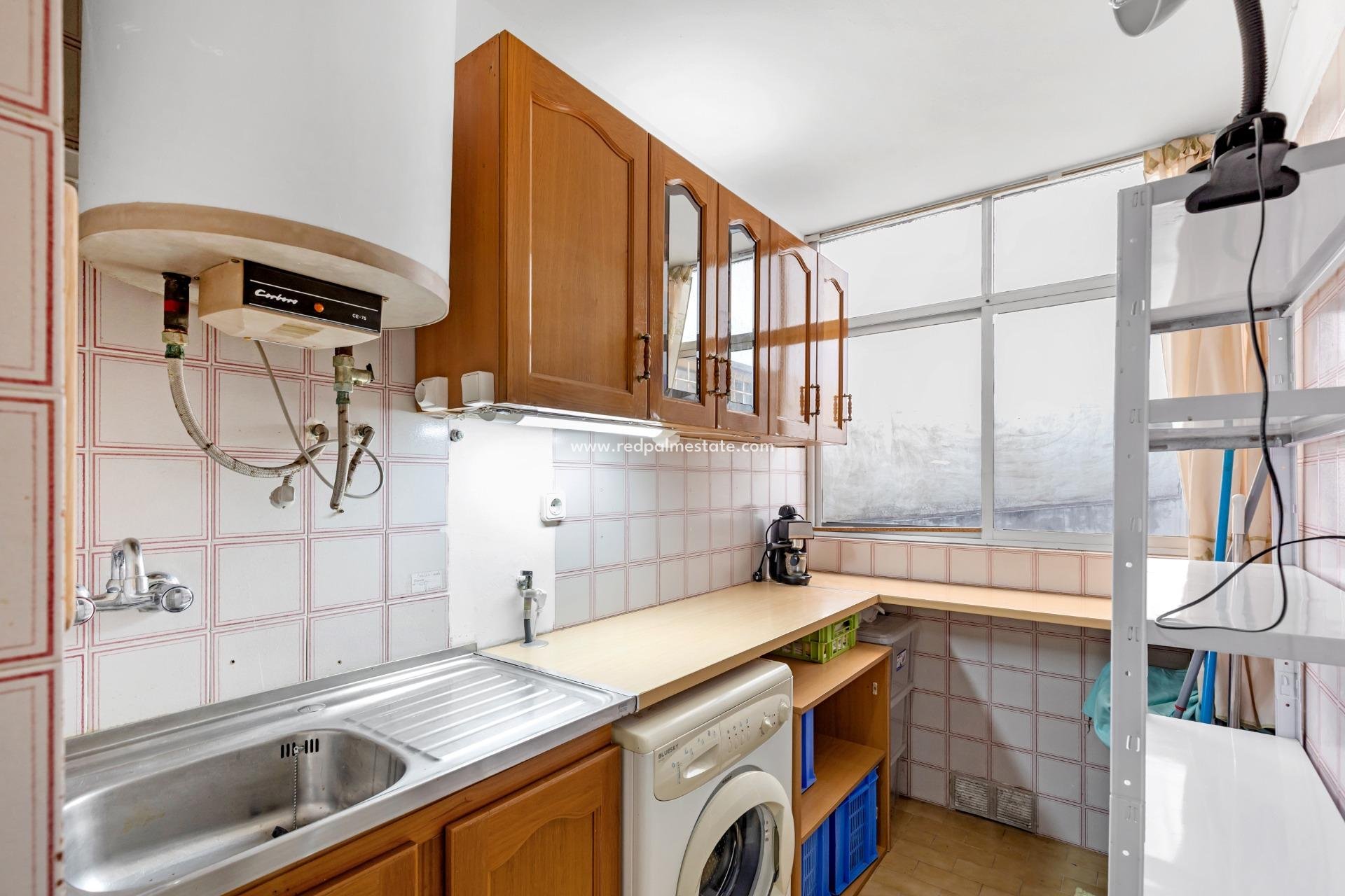 Resale - Bungalow -
Torrevieja - Centro Torrevieja