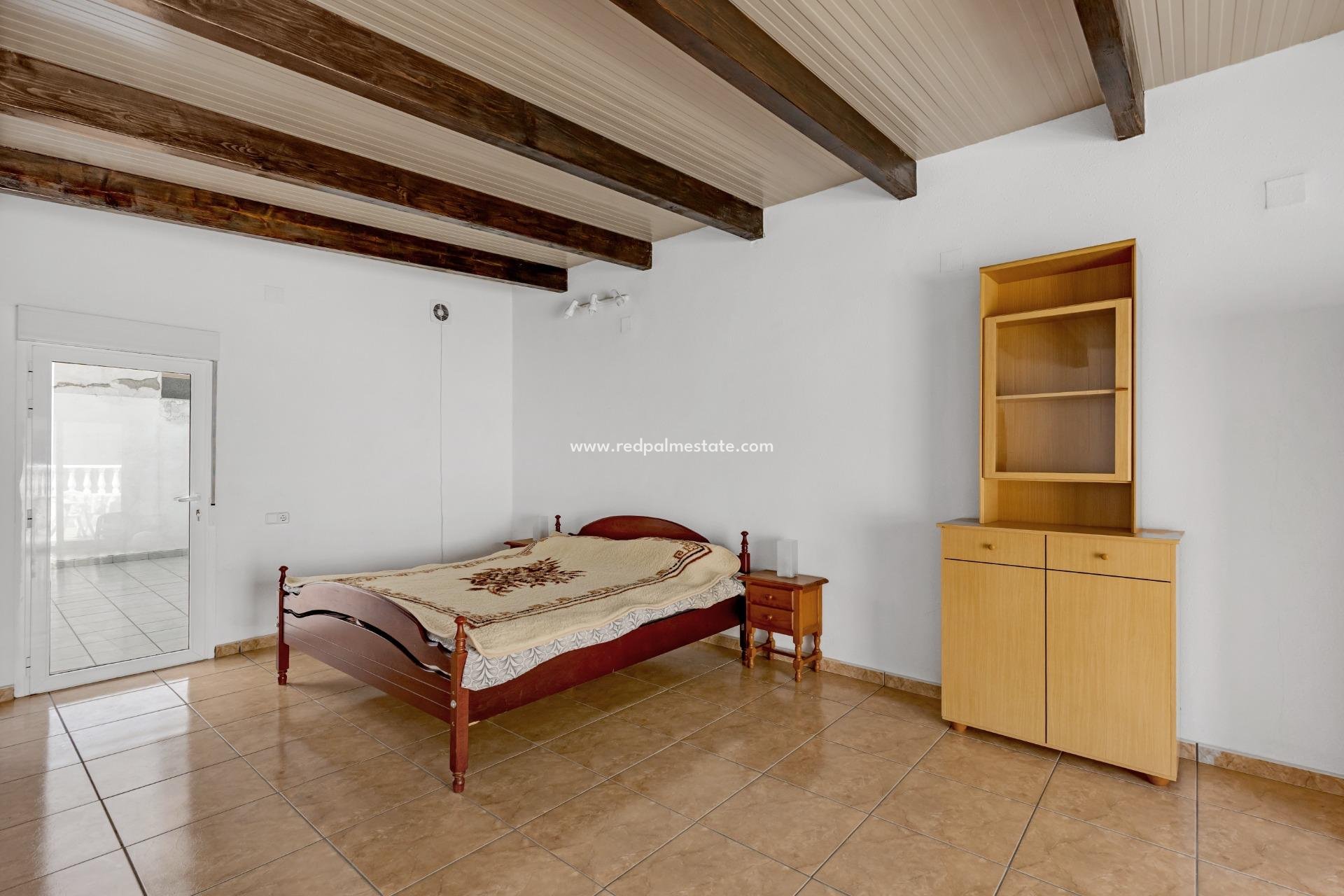 Resale - Bungalow -
Torrevieja - Centro Torrevieja