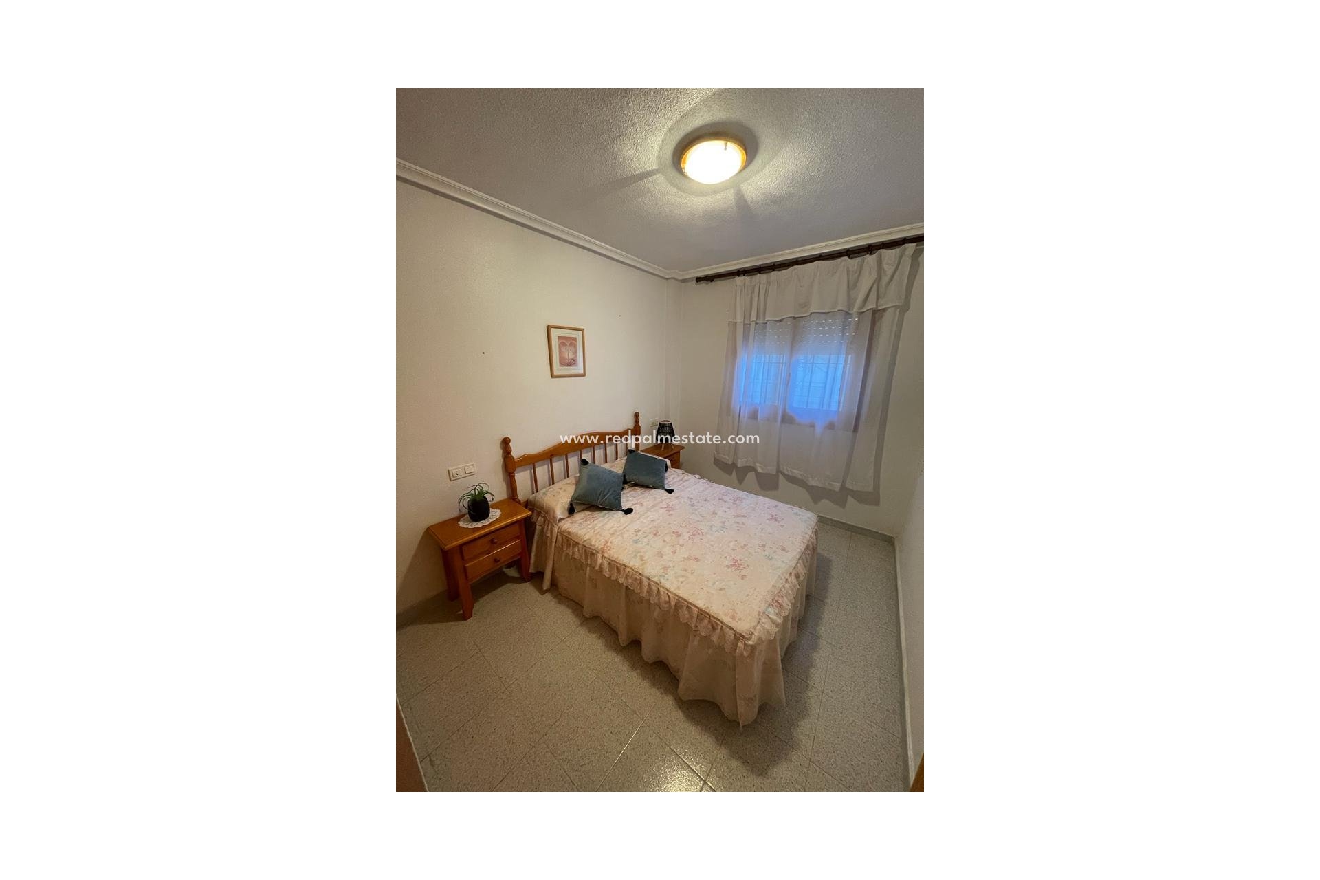 Resale - Bungalow -
Torrevieja - Costa Blanca