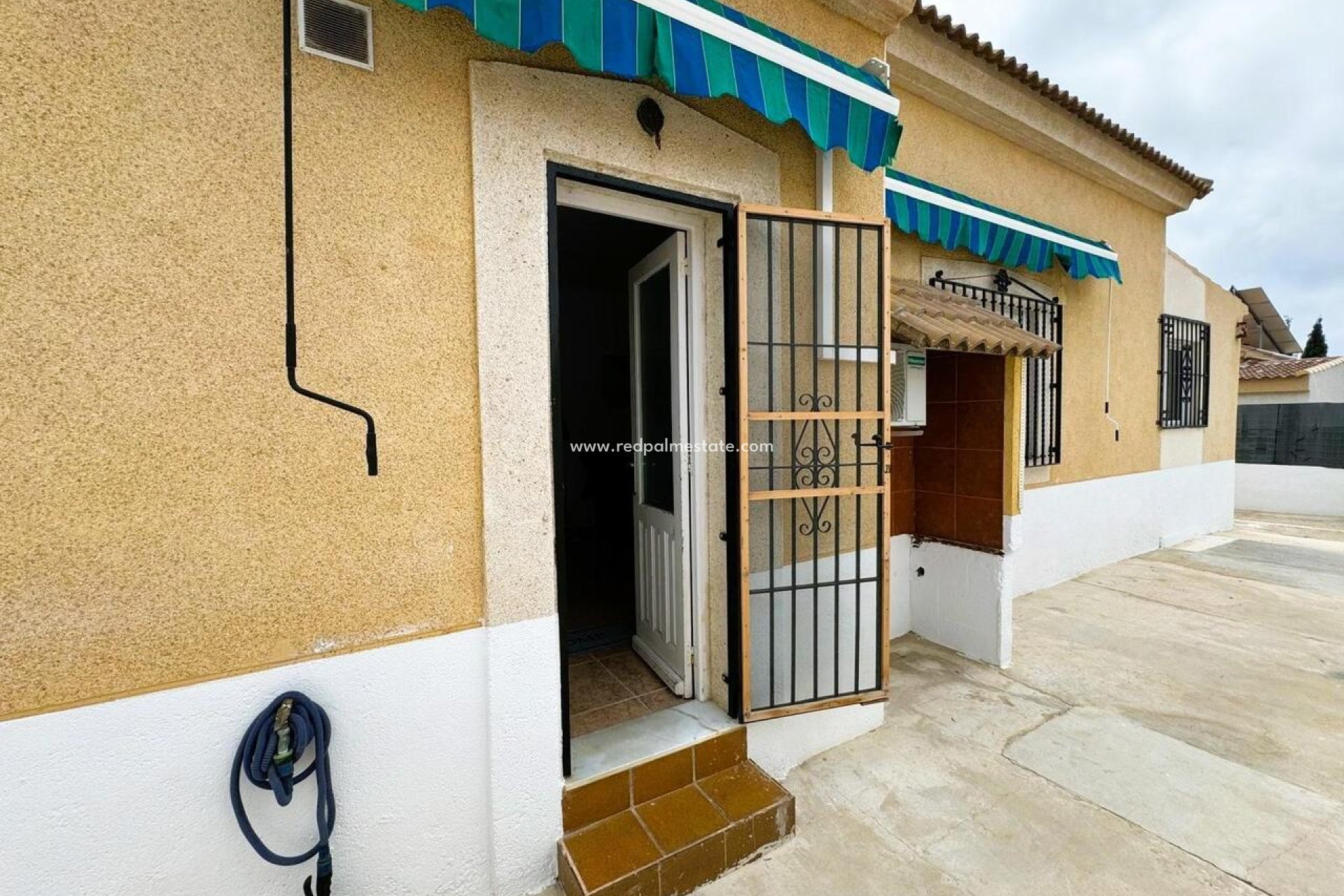 Resale - Bungalow -
Torrevieja - Costa Blanca