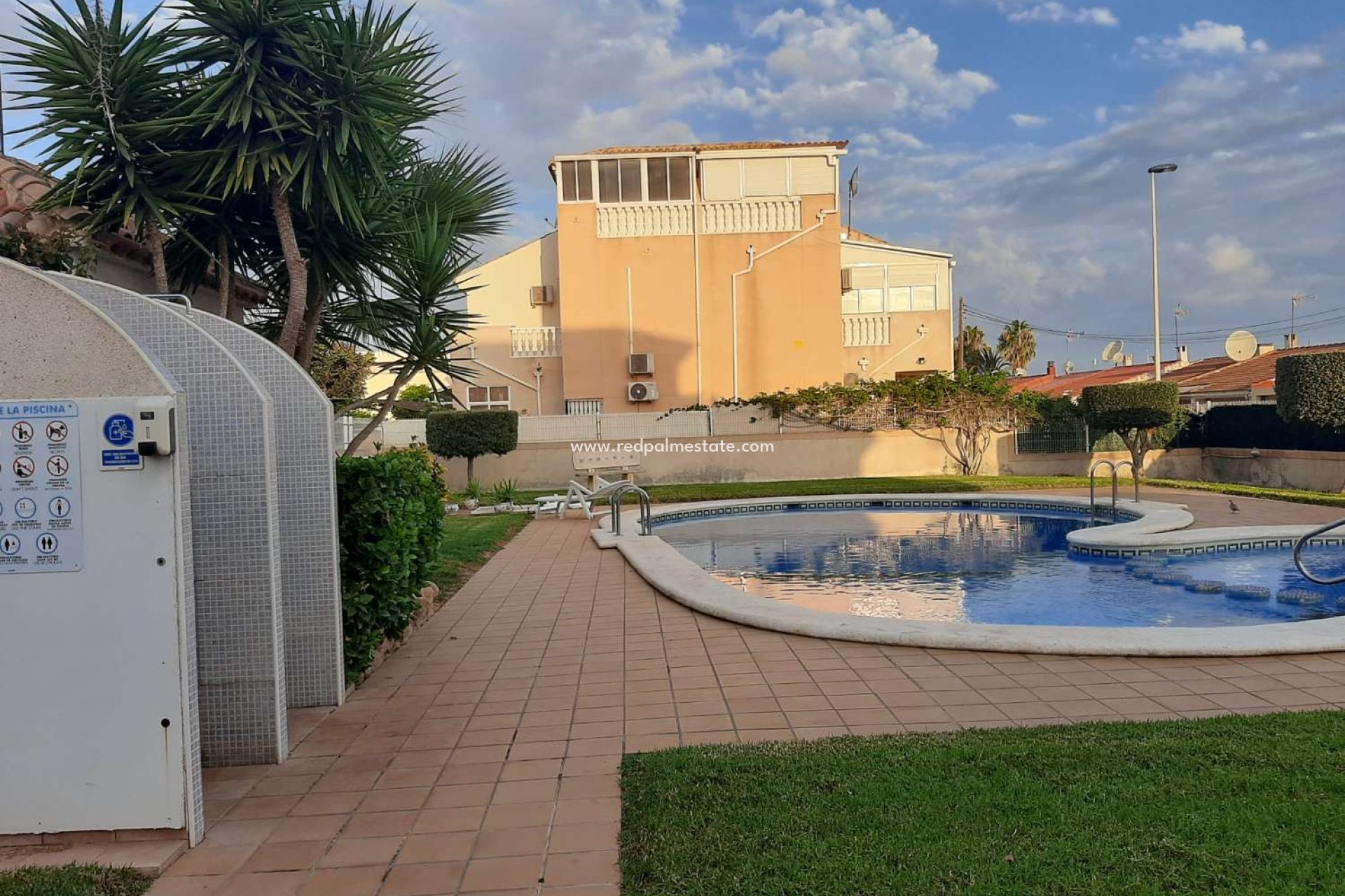 Resale - Bungalow -
Torrevieja - Costa Blanca