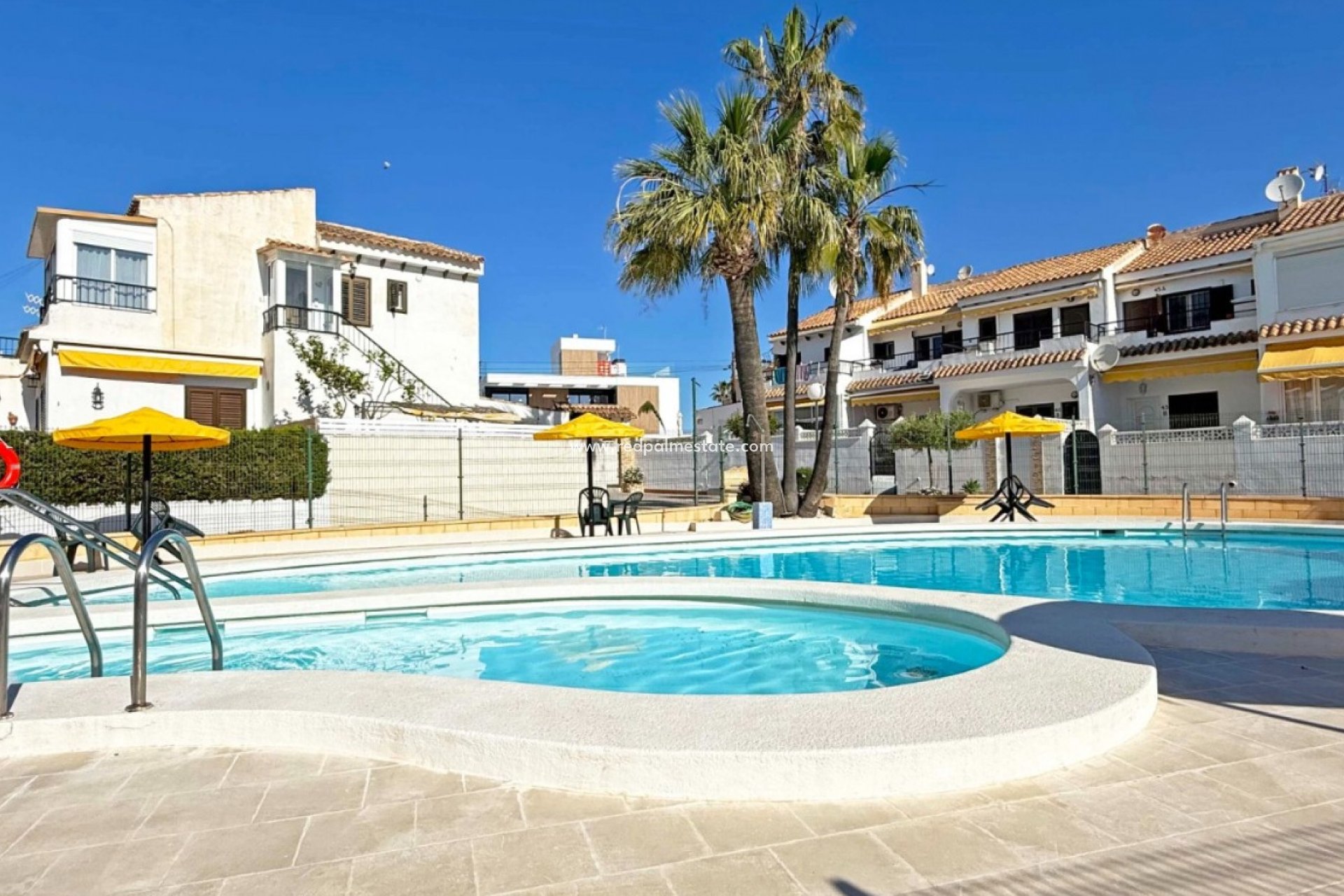Resale - Bungalow -
Torrevieja - La Mata