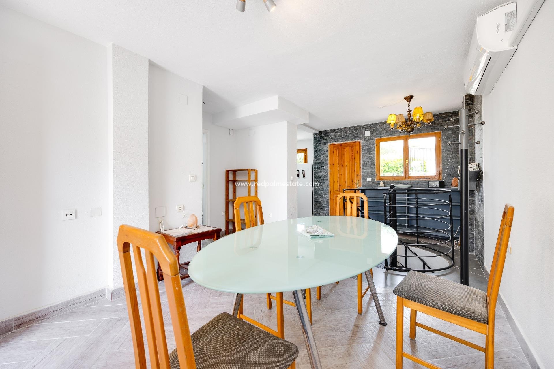 Resale - Bungalow -
Torrevieja - La Mata