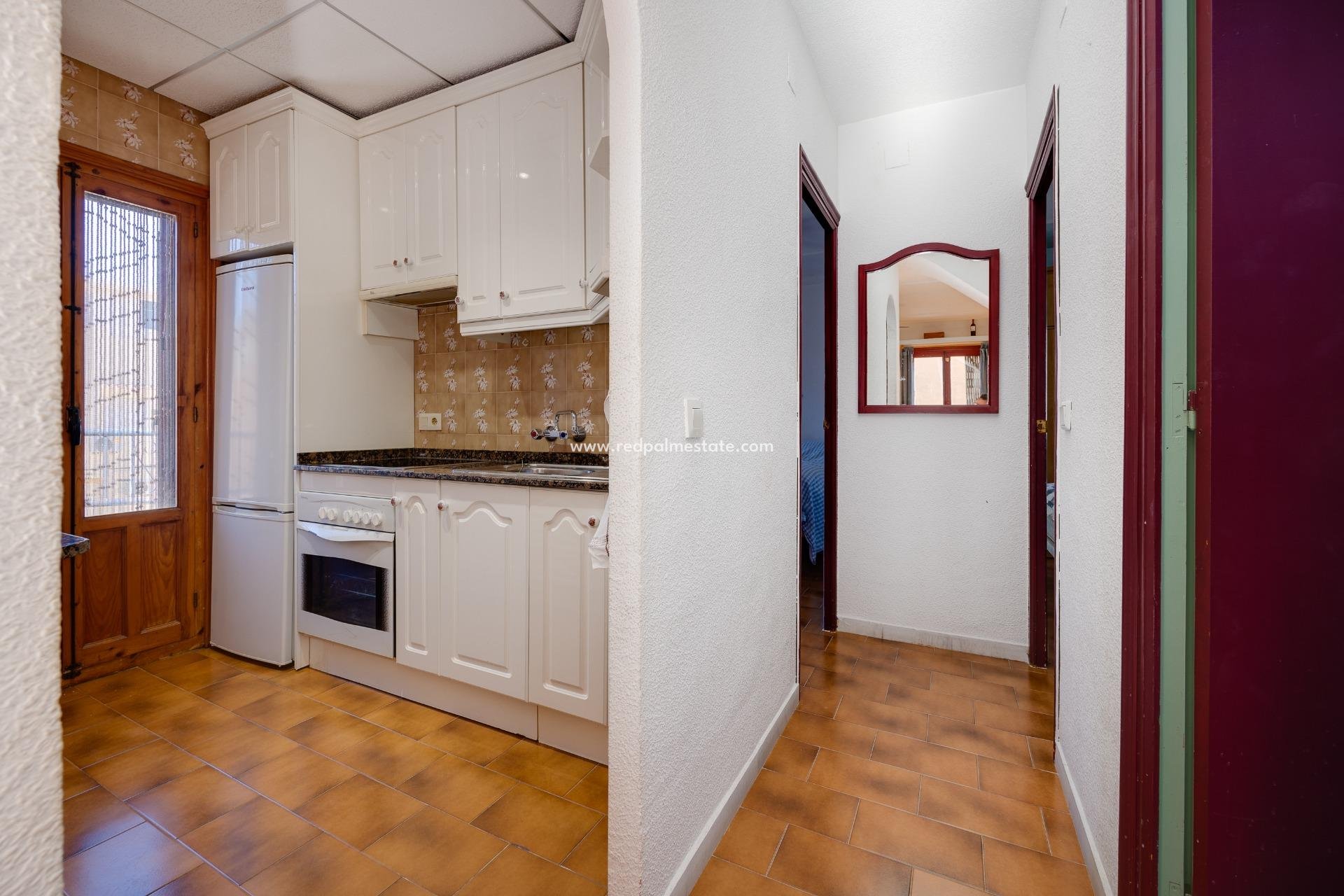 Resale - Bungalow -
Torrevieja - La Mata