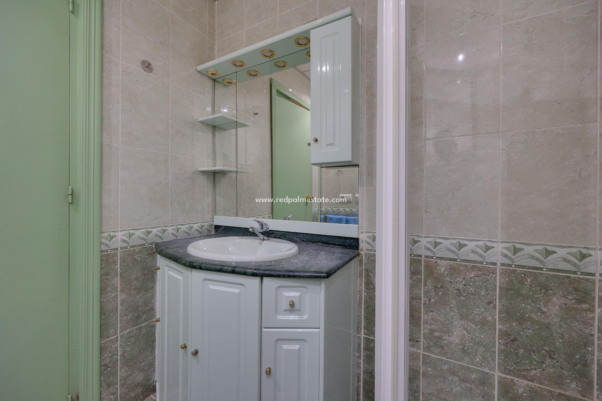 Resale - Bungalow -
Torrevieja - La Mata